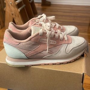 Women Reebok sneakers pink 💗 women’s size 7